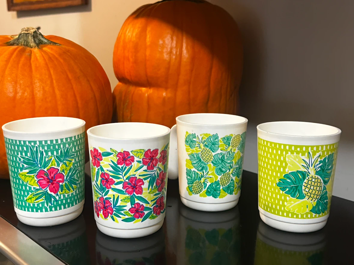 Set of 4 Tupperware mugs