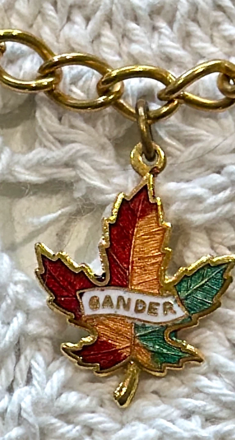 Vintage Gander Canada Souvenir Enameled Maple Leaf Bracelet - photo 2