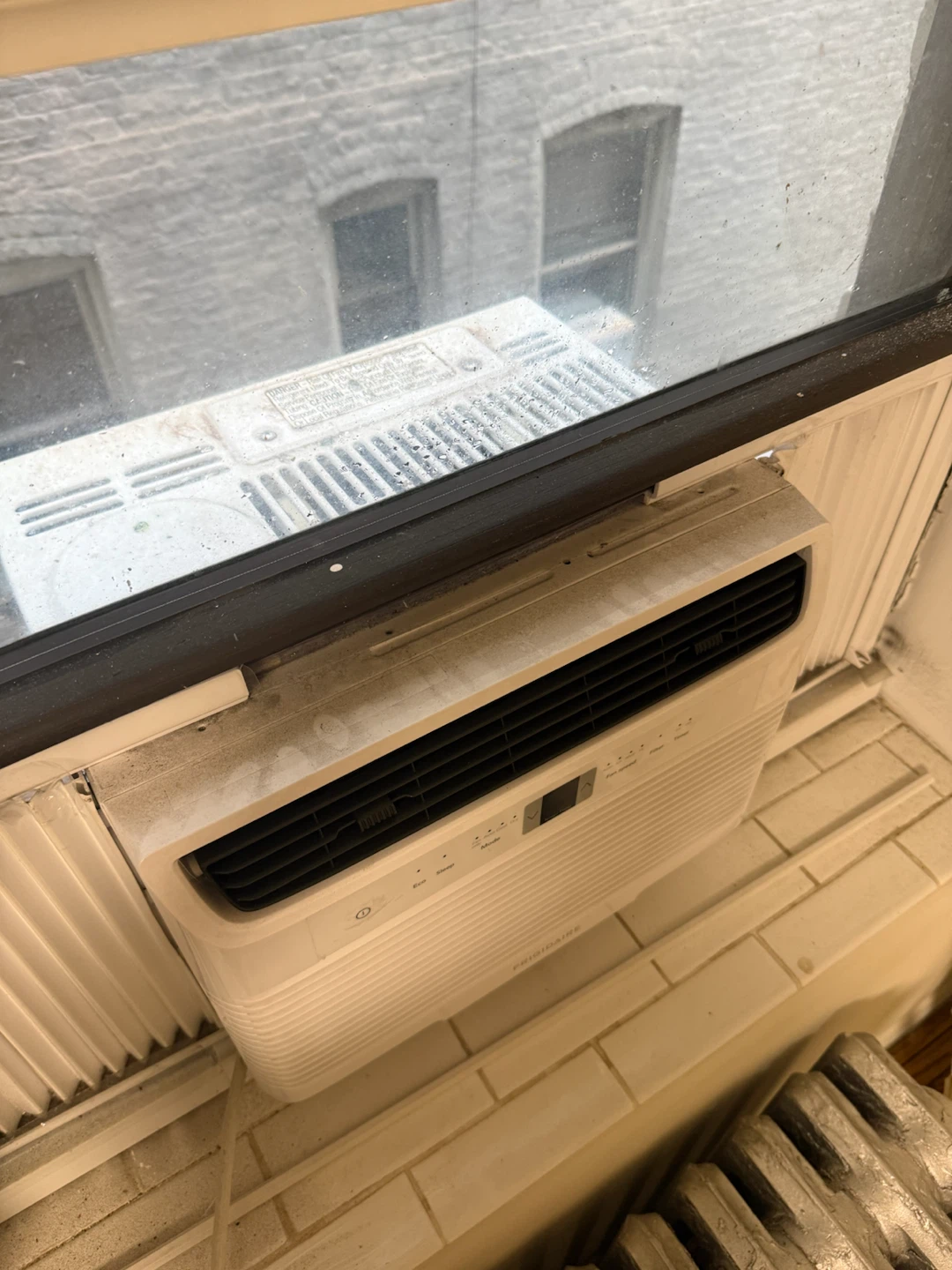 Frigidaire AC - photo 2