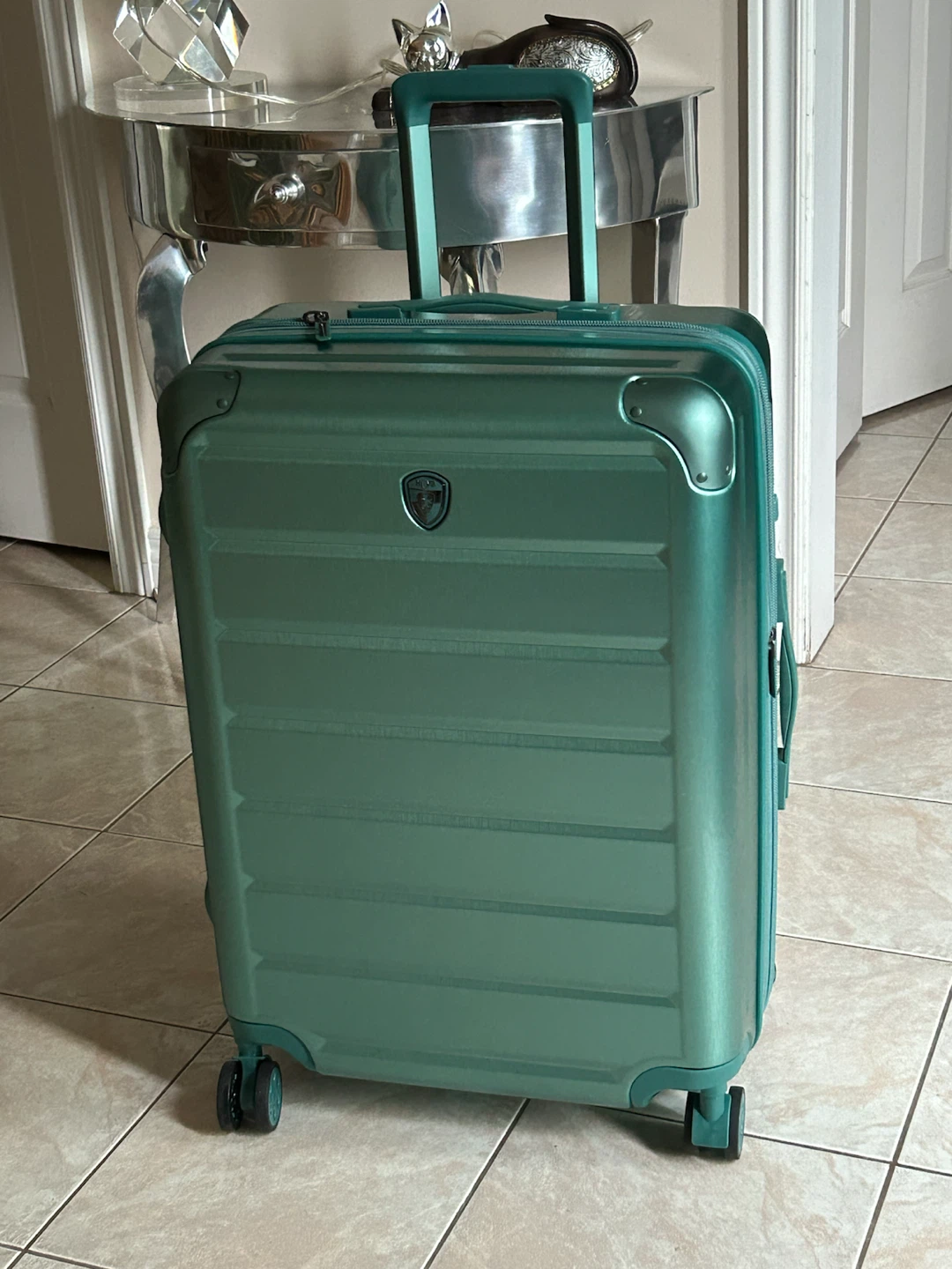 Heys  medium luggage (27X18X9.5”)