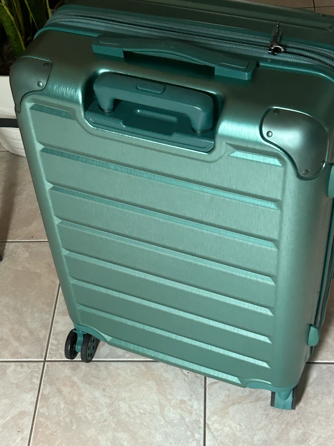 Heys  medium luggage (27X18X9.5”) - photo 2