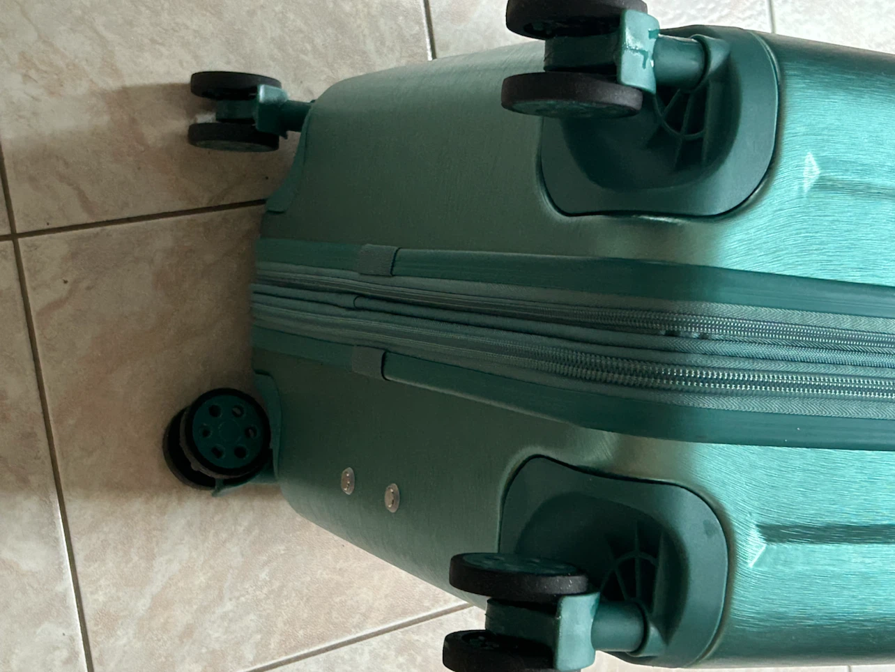 Heys  medium luggage (27X18X9.5”) - photo 5