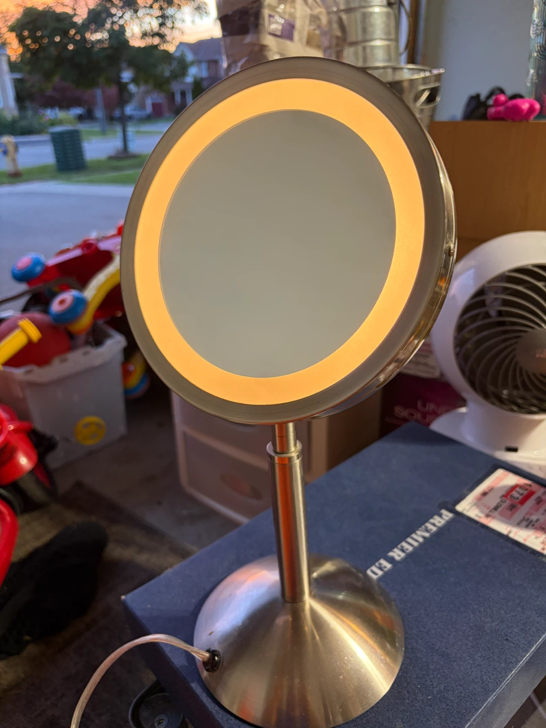 LED Illuminated Makeup Vanity Mirror - photo 4
