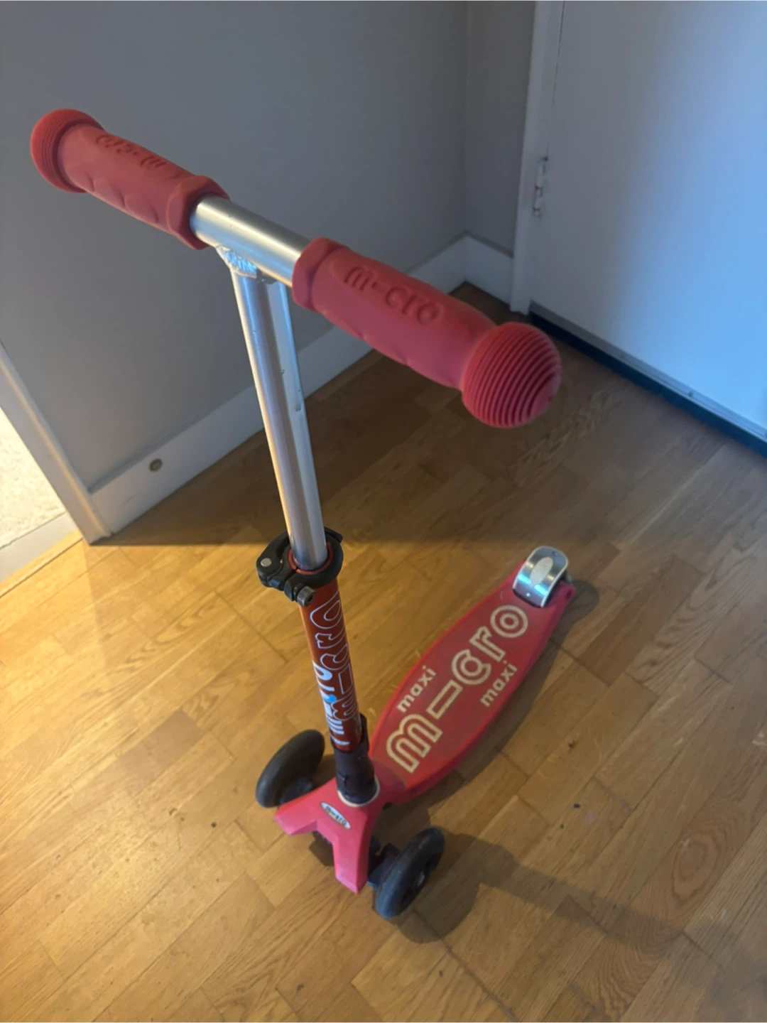 Micro Maxi 3-Wheel Kids Scooter – Red/Pink