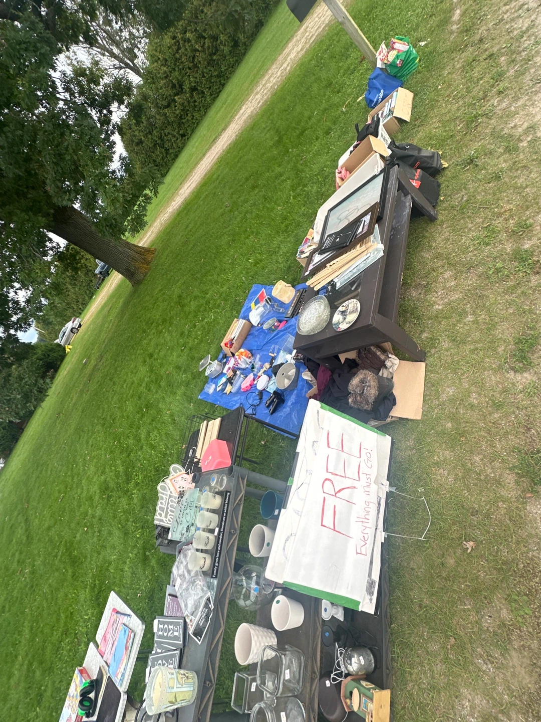 FREE! EVERYTHING MUST GO! - photo 3