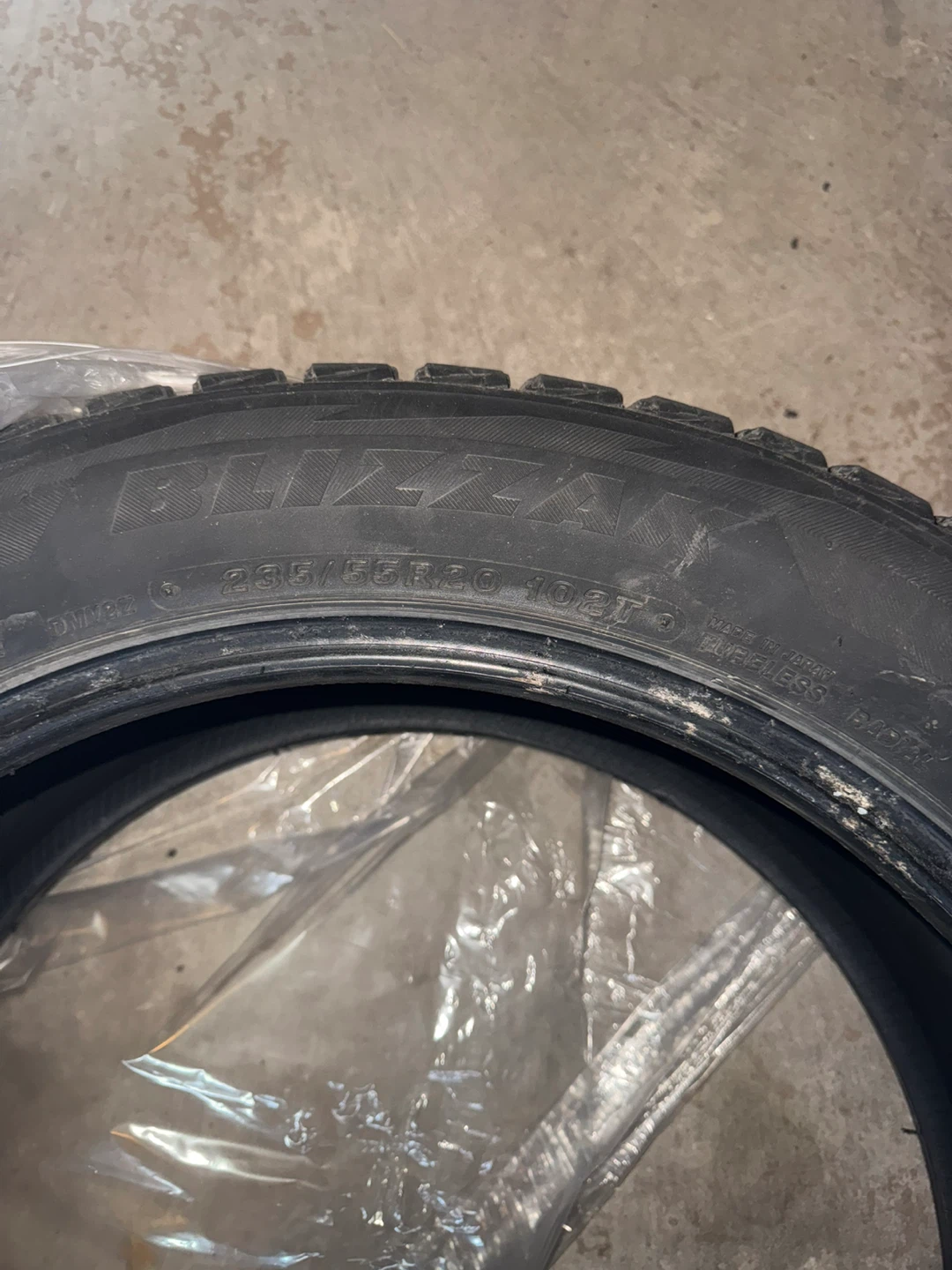 Bridgestone Blizzak DM-V2 Winter Tires 235/55R20 - photo 2