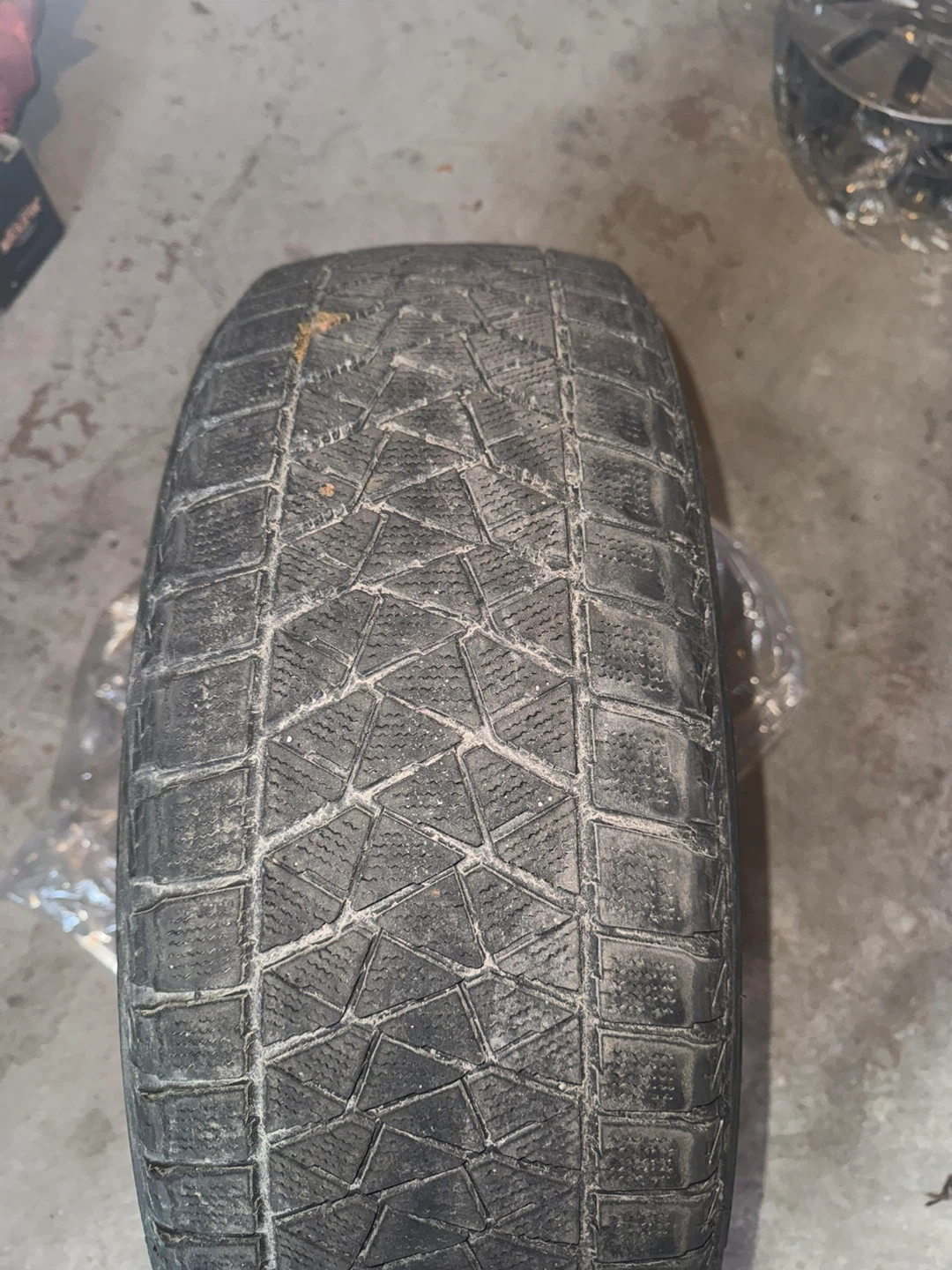 Bridgestone Blizzak DM-V2 Winter Tires 235/55R20 - photo 3