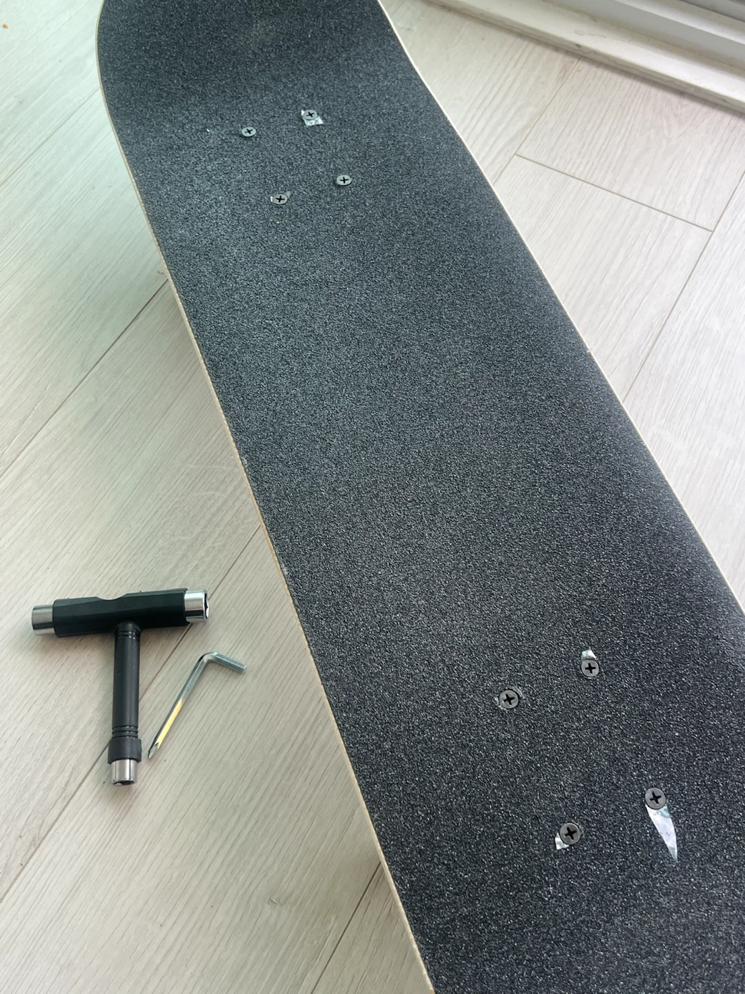 ANNEE 31" Complete Skateboard with T-Tool (Like New / Used Once) - photo 2