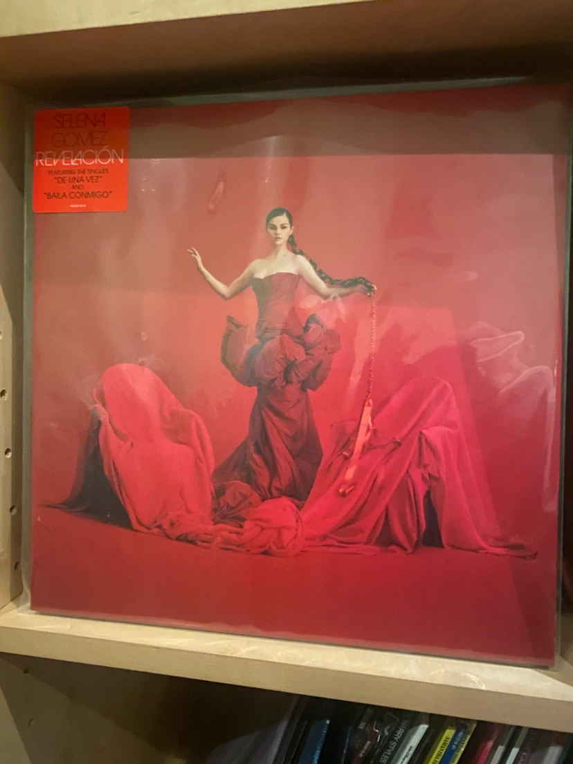 Selena Gomez Revelación Vinyl 🏈