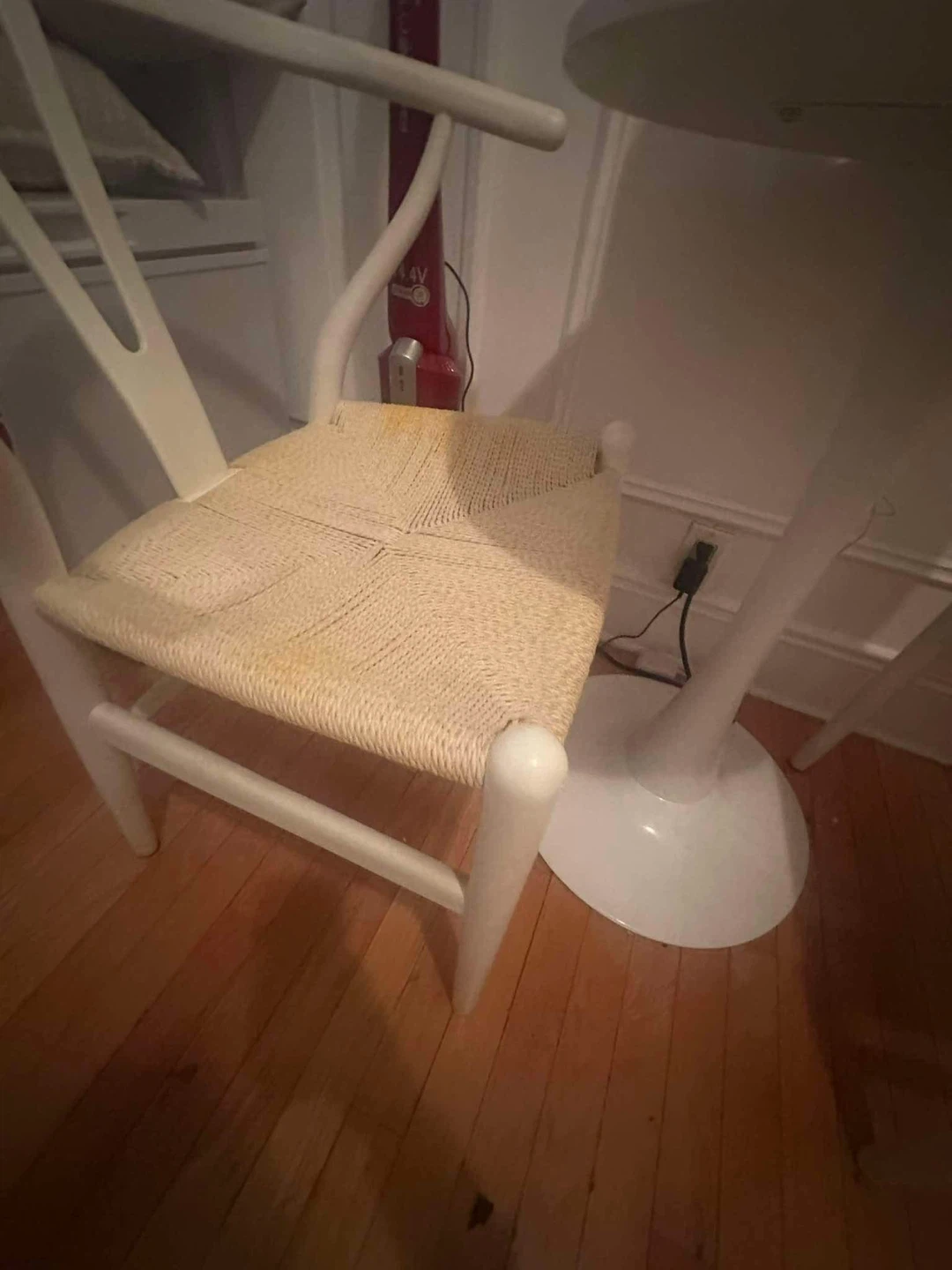Set of 2 White Wishbone Chairs - photo 2