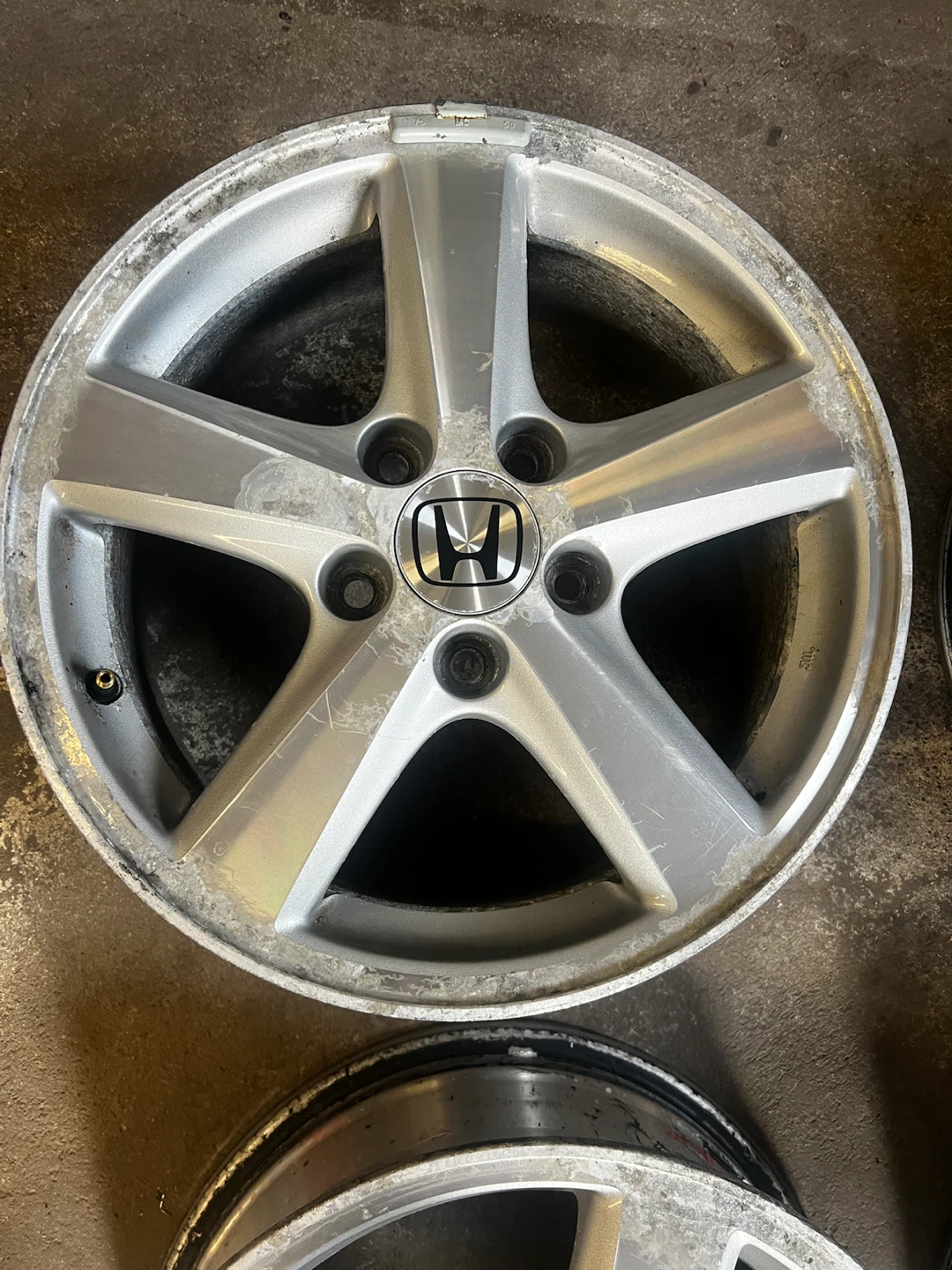 16” Honda Alloy wheels - photo 2
