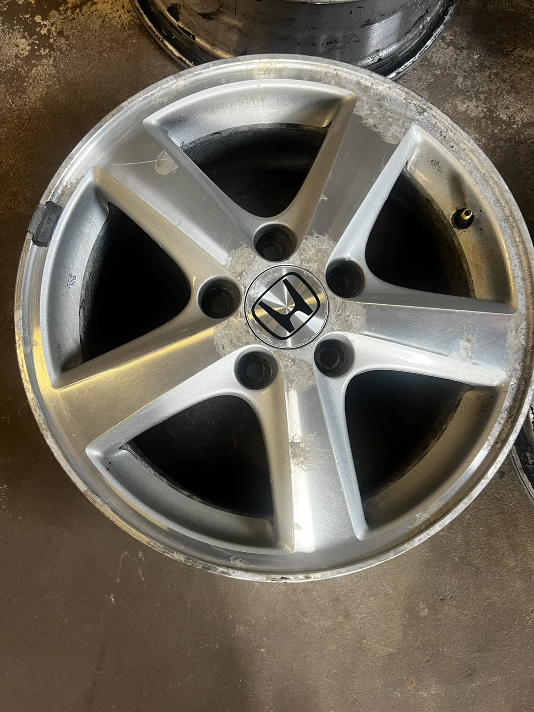 16” Honda Alloy wheels - photo 3