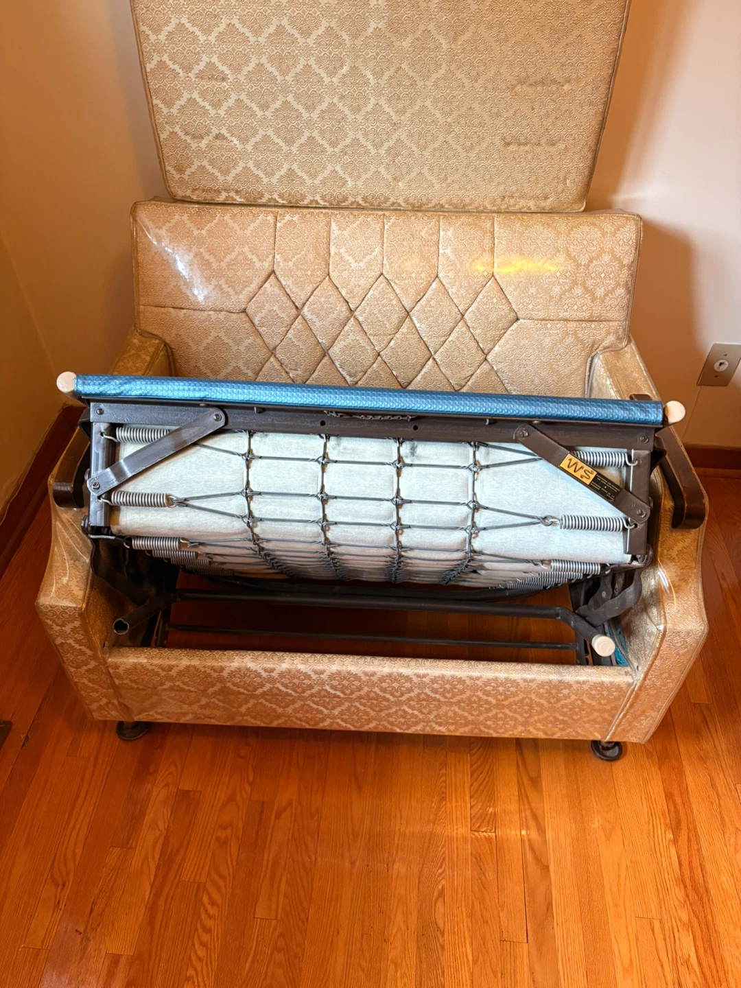 Vintage Convertible Sleeper Armchair - photo 2