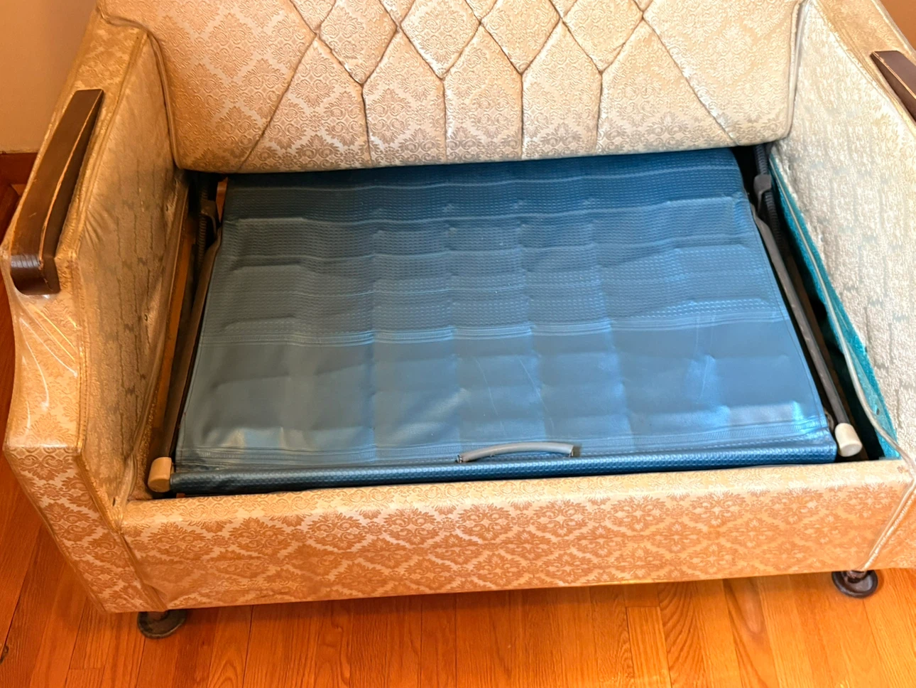 Vintage Convertible Sleeper Armchair - photo 3