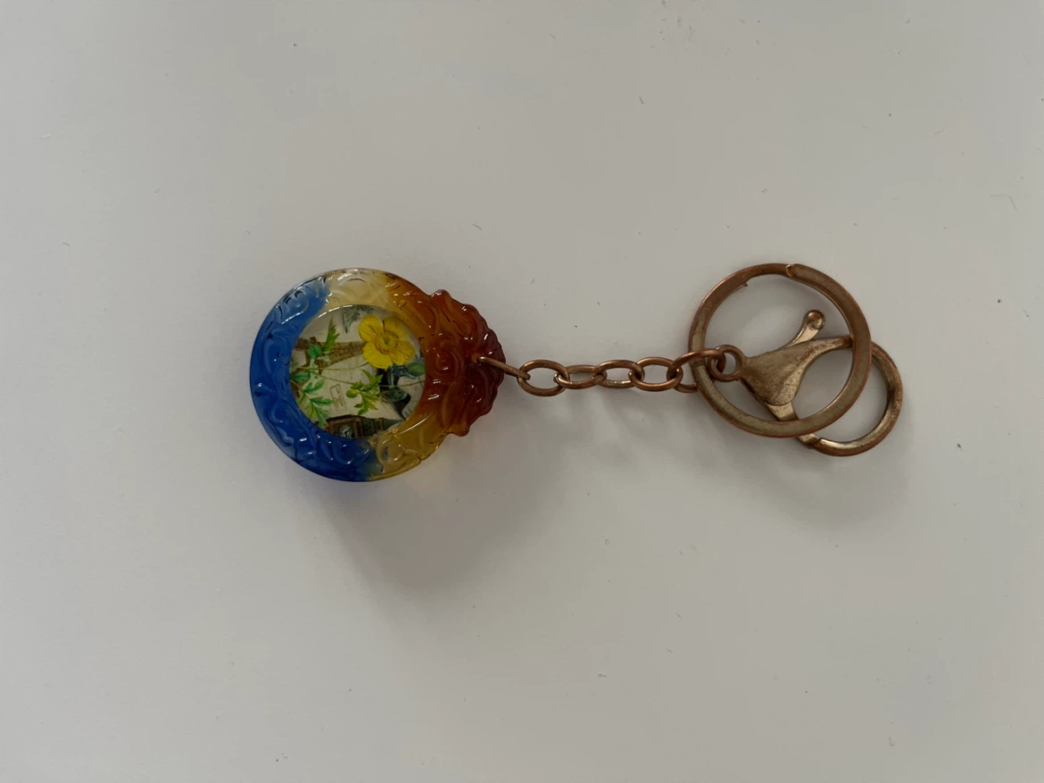 Eiffel Tower souvenir keychain 🏈