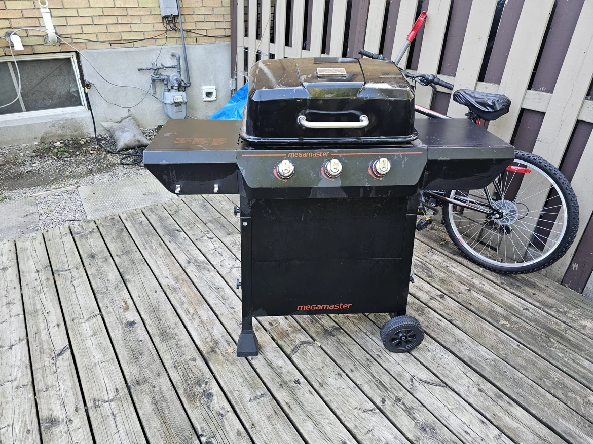 Megamaster 3-Burner Gas Grill