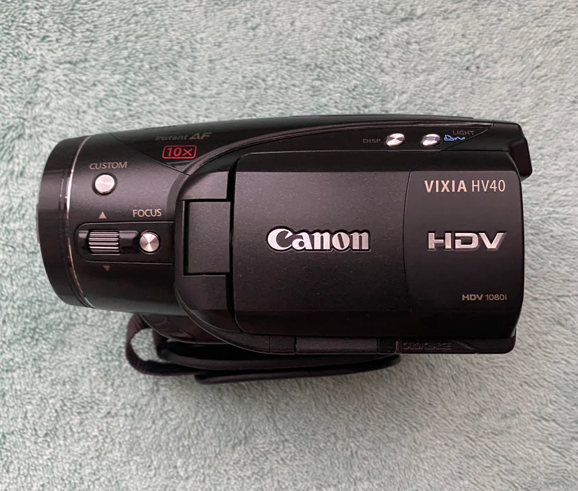 Canon Vixia HV40 Camcorder - photo 2