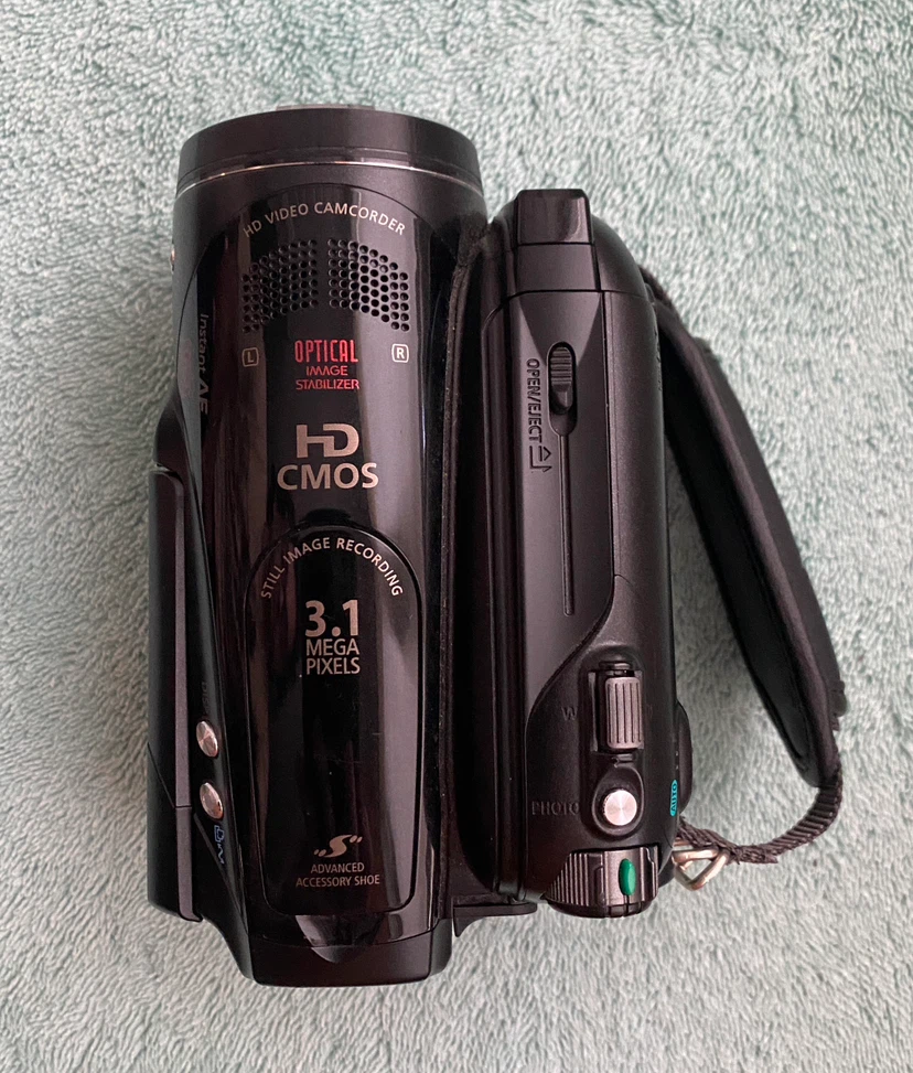 Canon Vixia HV40 Camcorder - photo 3