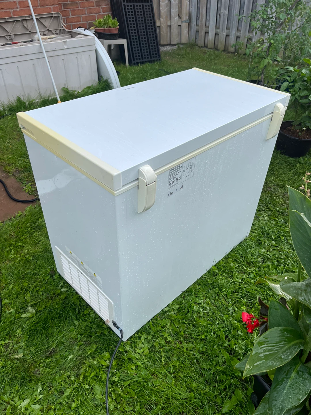 Frigidaire Chest Freezer Model FFFC07M1QW - photo 3