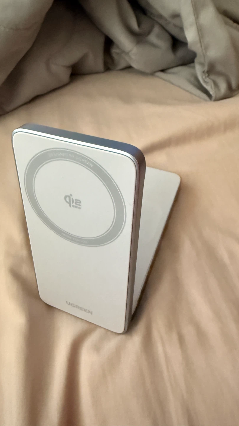 Ugreen 2-in-1 Magnetic Wireless Charger