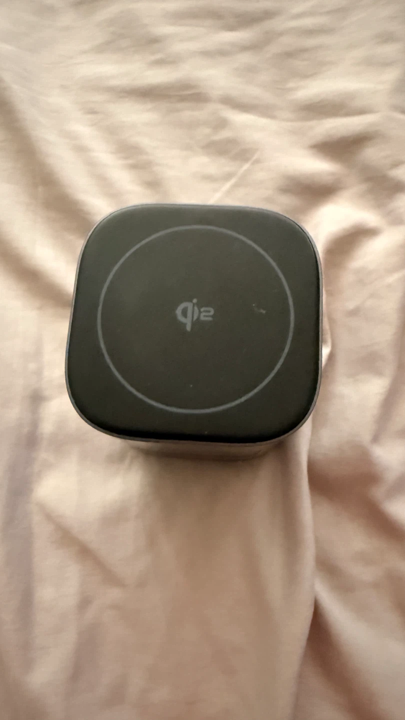 Ugreen Qi2 Magnetic Wireless Charger - photo 2
