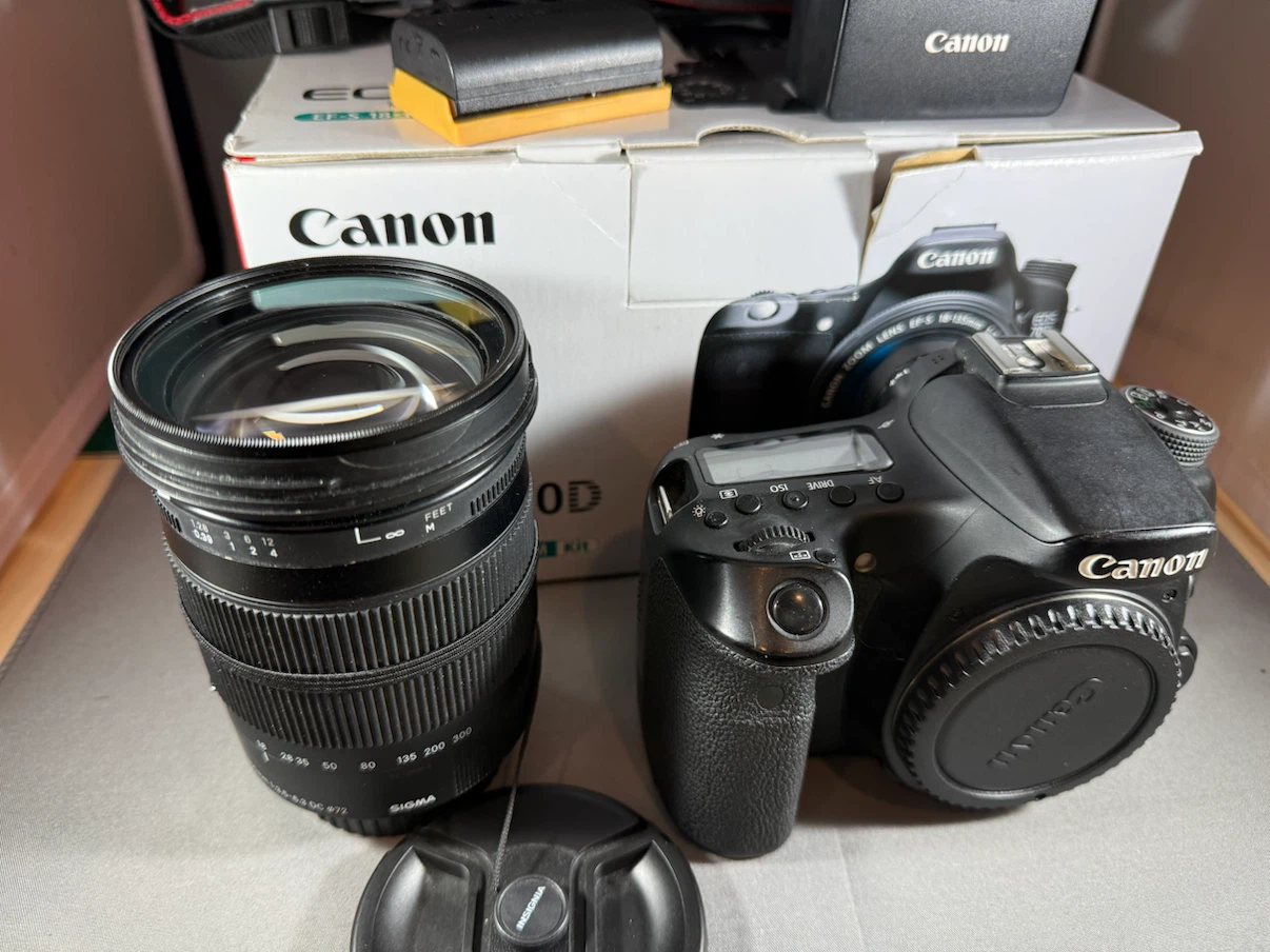This Canon EOS 70D comes with a Sigma 18-300. - photo 4