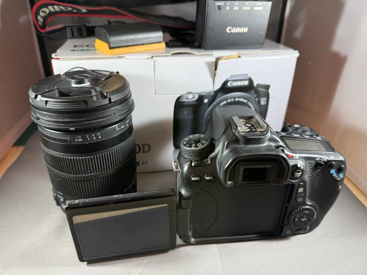 This Canon EOS 70D comes with a Sigma 18-300. - photo 5