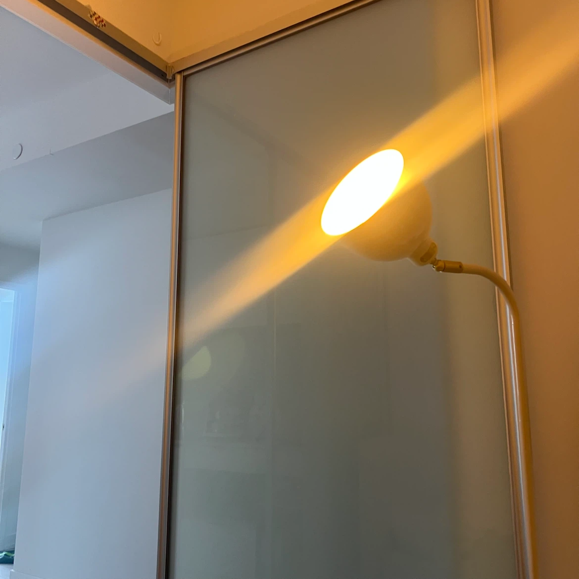 IKEA RÖDFLIK Floor Lamp + TRÅDFRI Smart Bulb & Remote Set