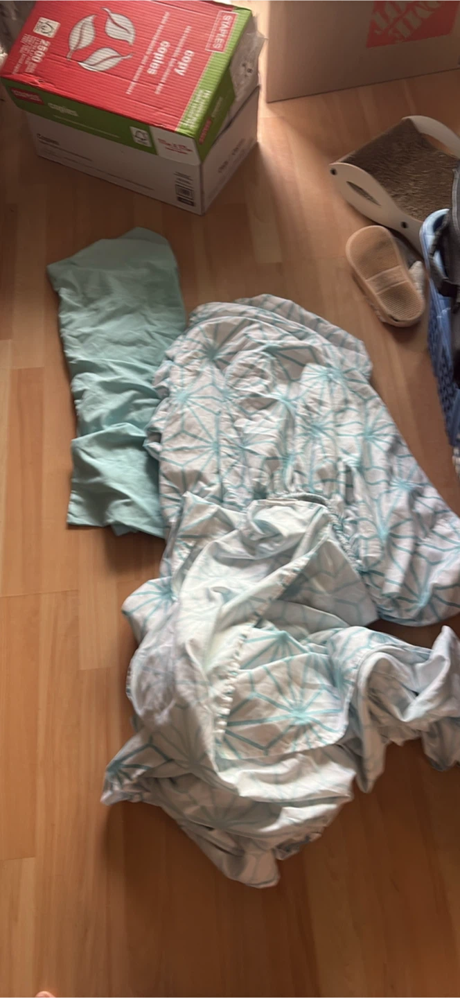 Twin size,Assorted Bed Sheets and Linens