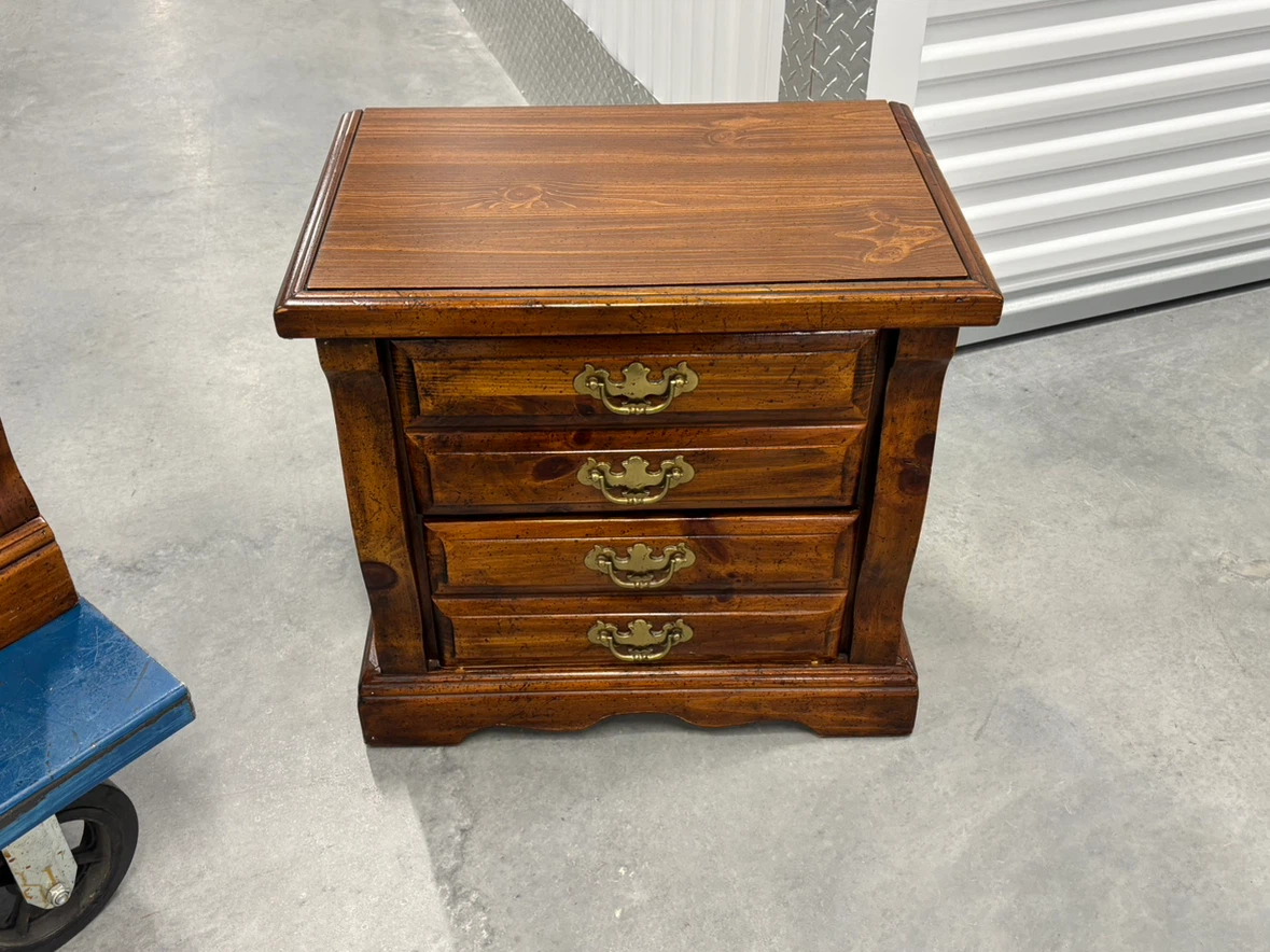 Vintage Wooden Dresser and Nightstand Set - photo 3
