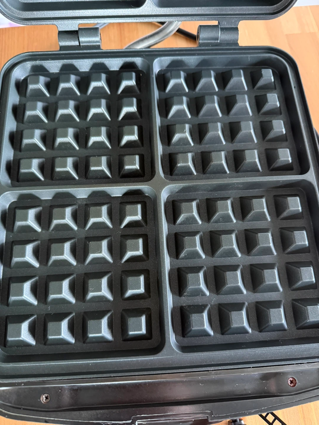 Cuisinart 4-Slice Belgian Waffle Maker - photo 3