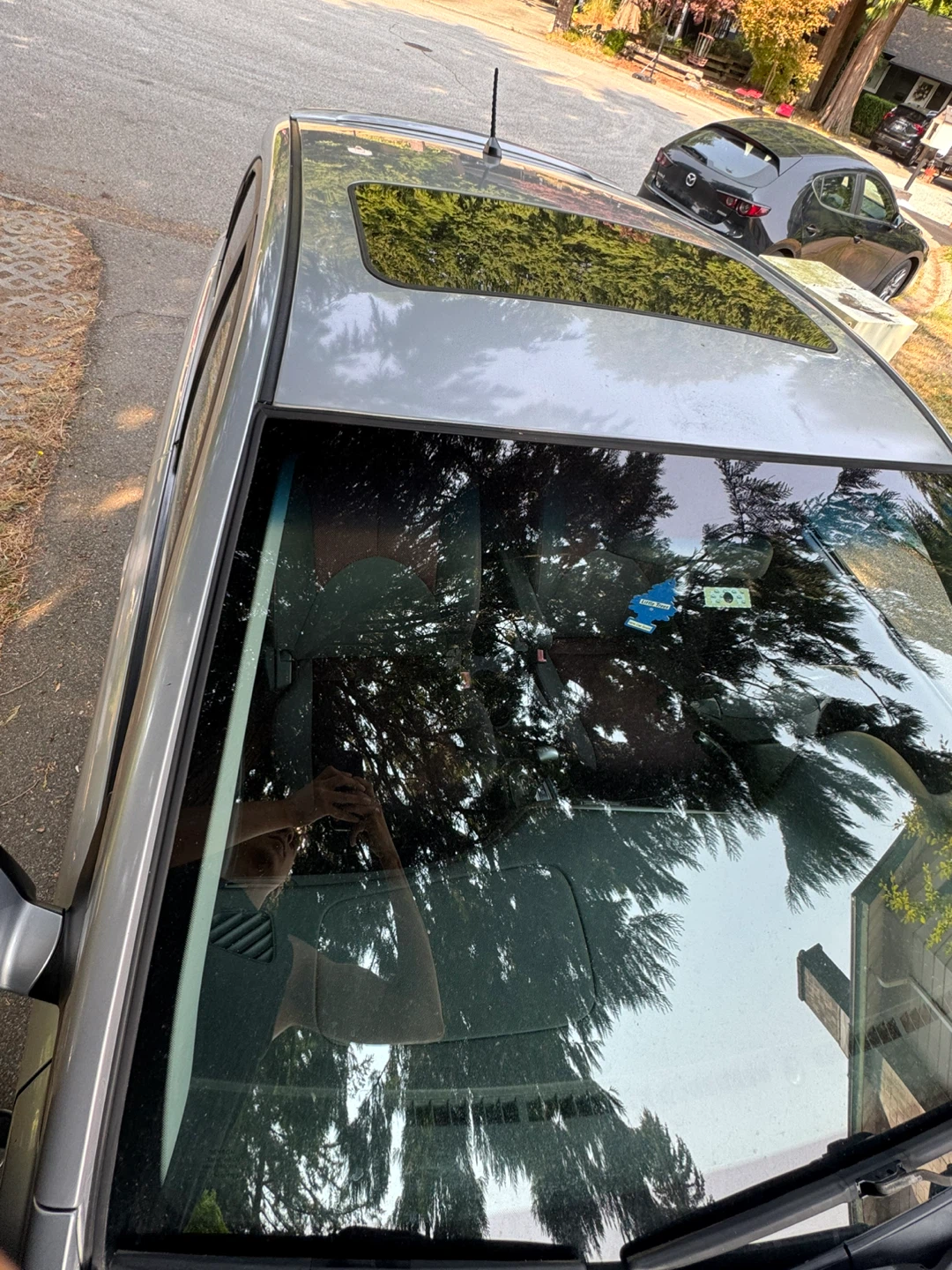 Silver Kia Rio5 Hatchback - photo 3