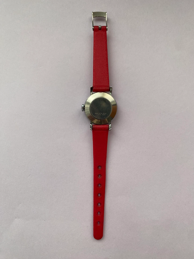 1958 Snoopy Windup Watch w/ Red Strap - photo 3
