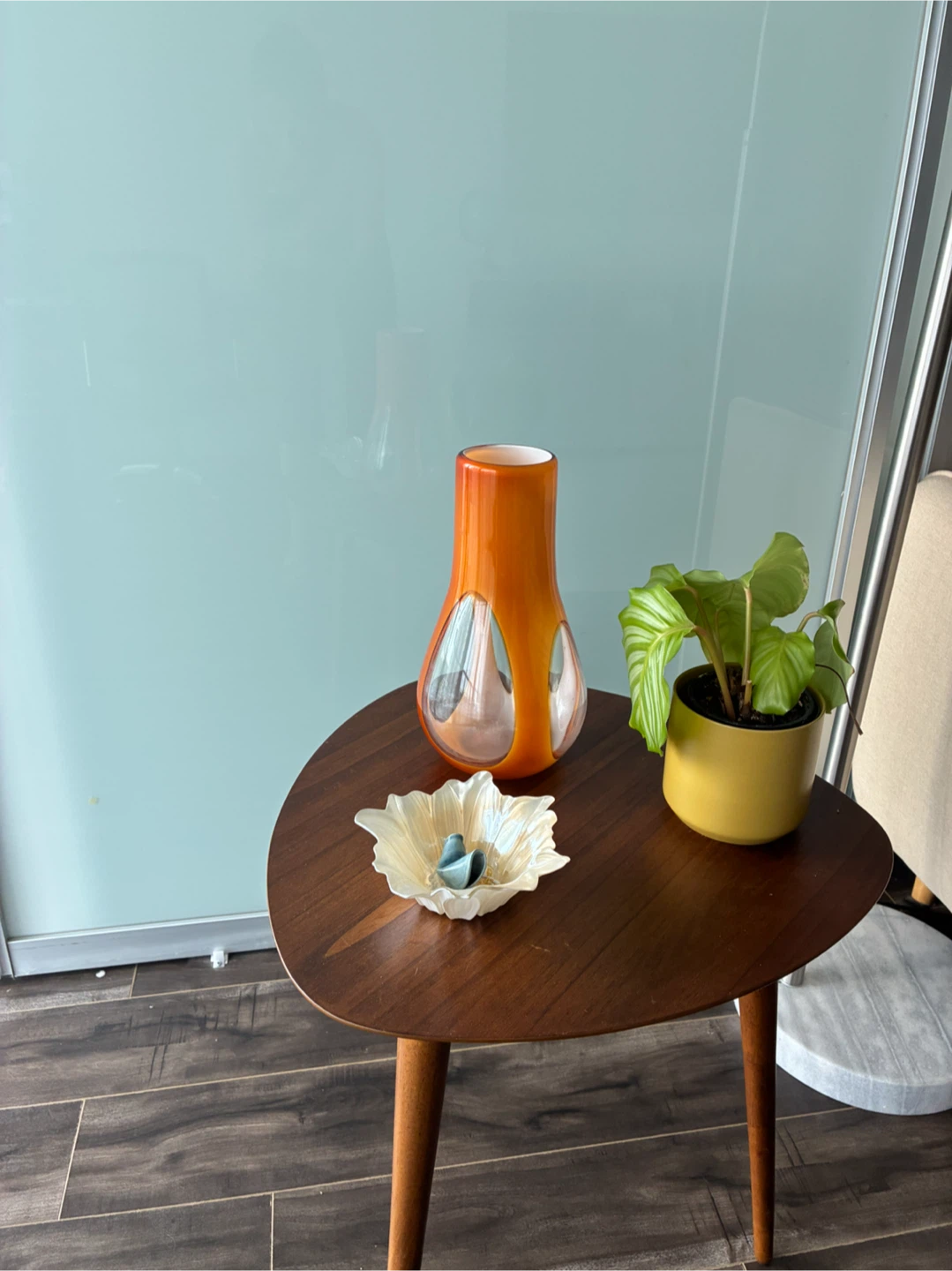 MOVING SALE 🌟Mid-century modern triangular side table - photo 2