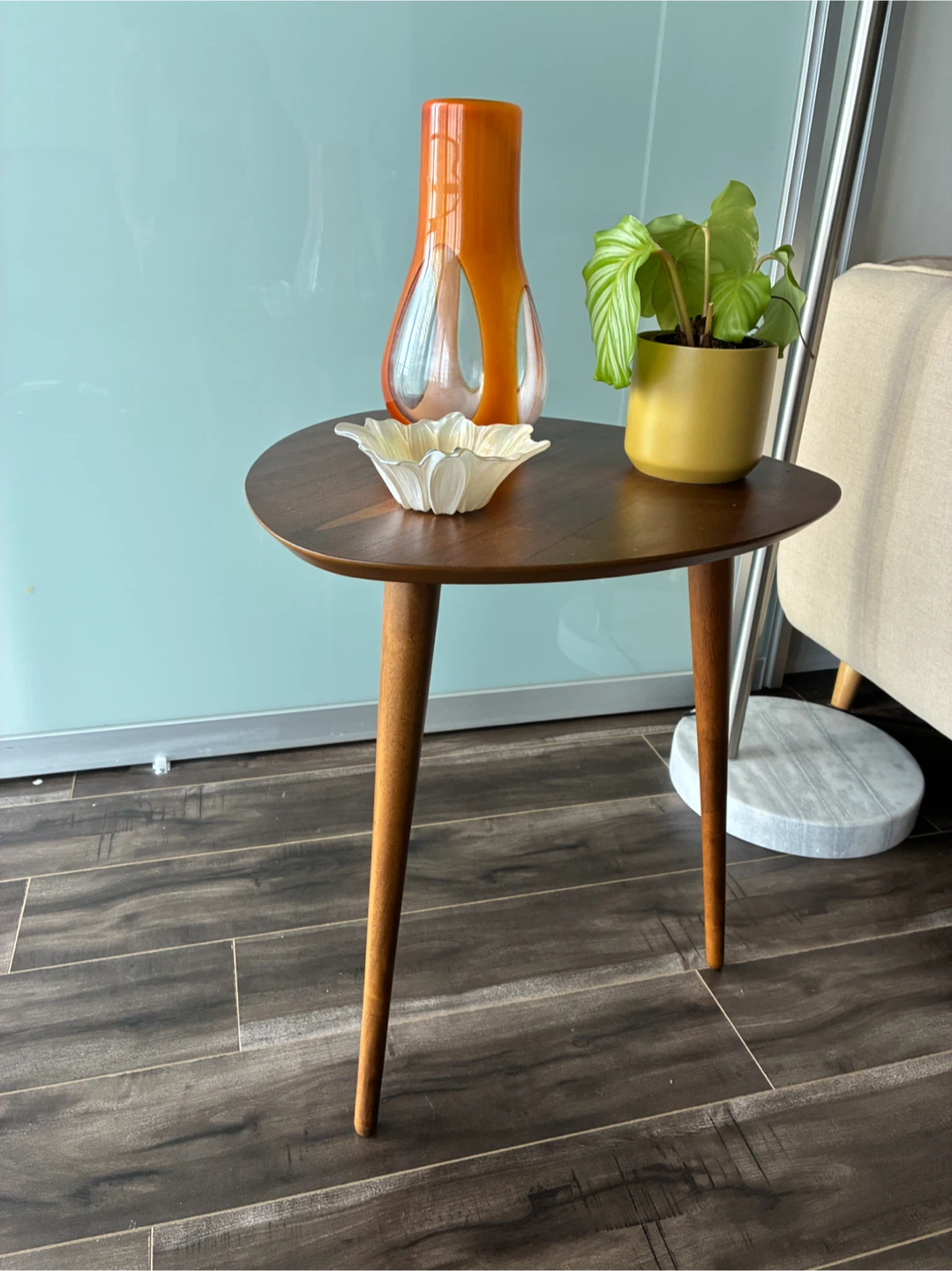 MOVING SALE 🌟Mid-century modern triangular side table - photo 3