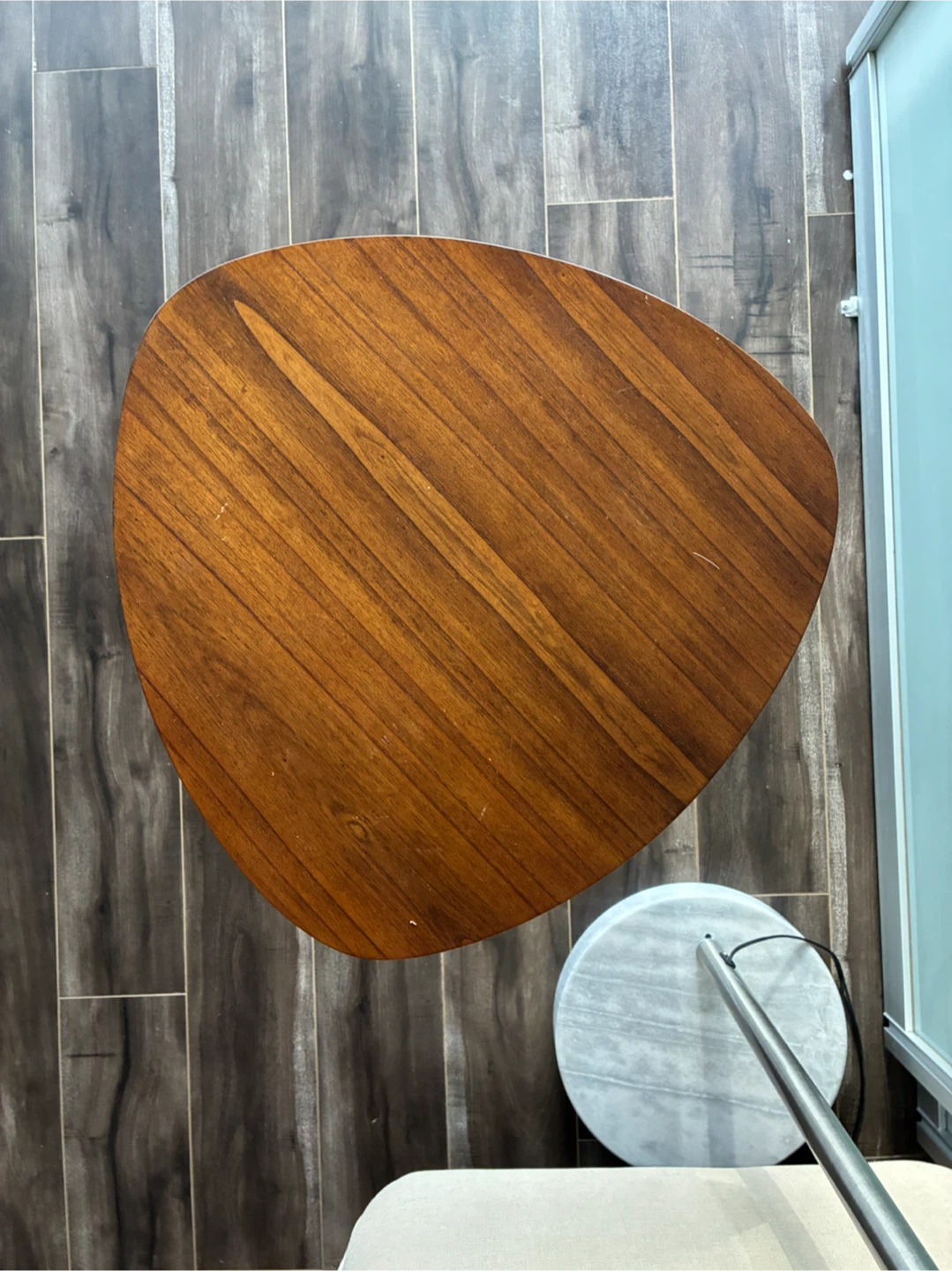 MOVING SALE 🌟Mid-century modern triangular side table - photo 4