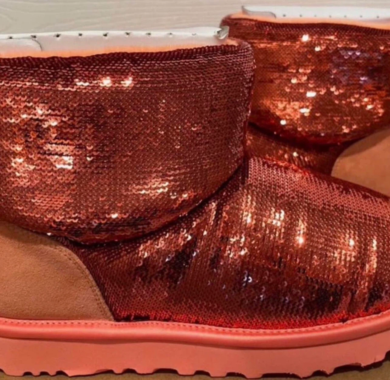 🏈UGG Limited Edition Coral Sequin Mini Boots - Size 8 - photo 2