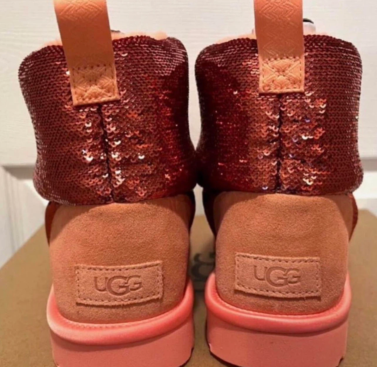 🏈UGG Limited Edition Coral Sequin Mini Boots - Size 8 - photo 4