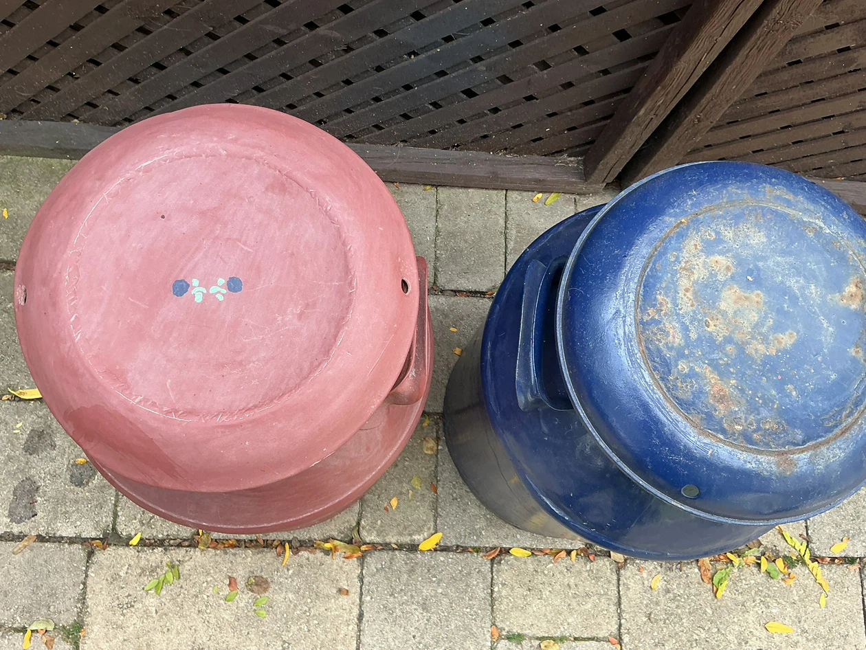 Two Antique Colored Dairy Milk Cream Cans ! - photo 2