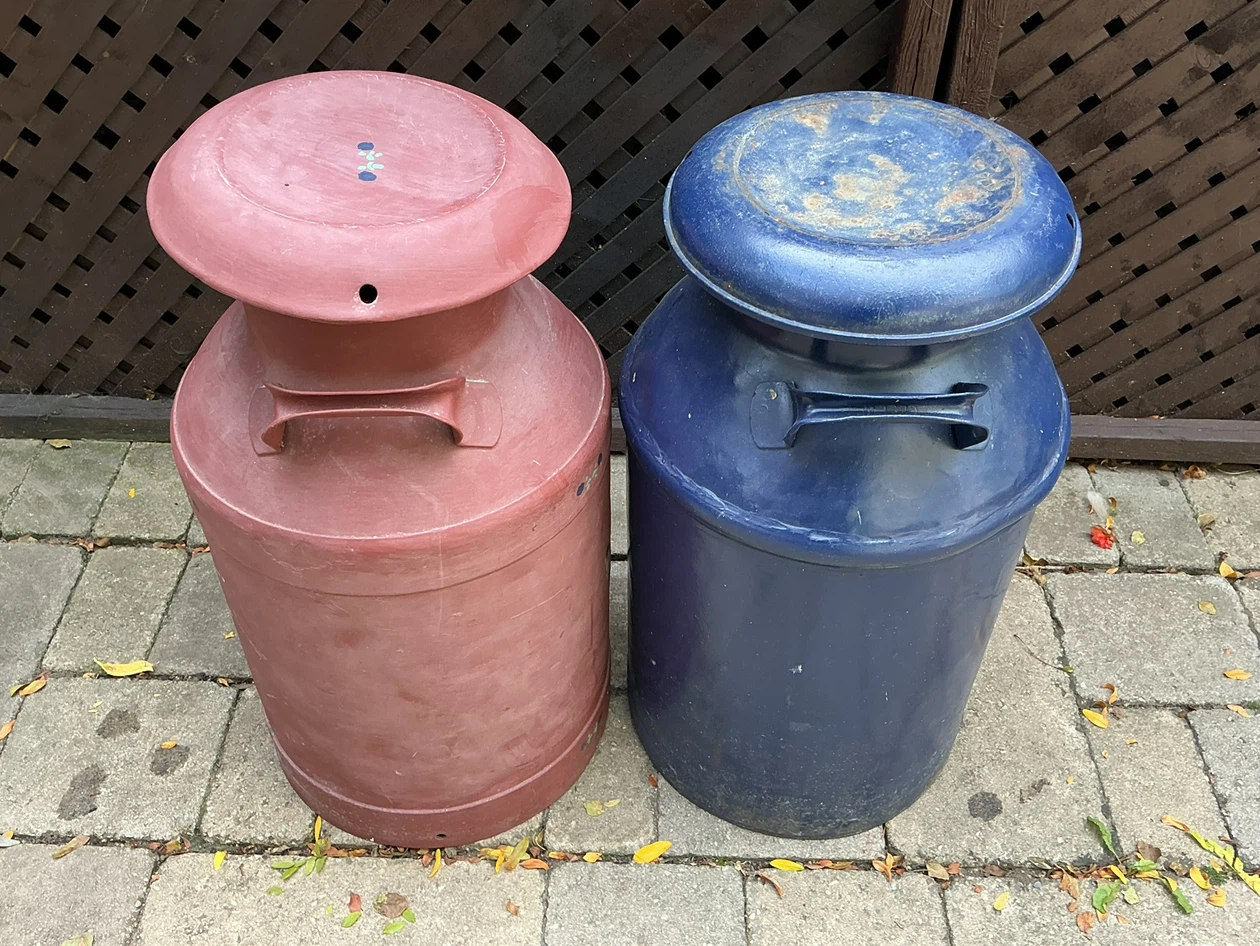 Two Antique Colored Dairy Milk Cream Cans ! - photo 3
