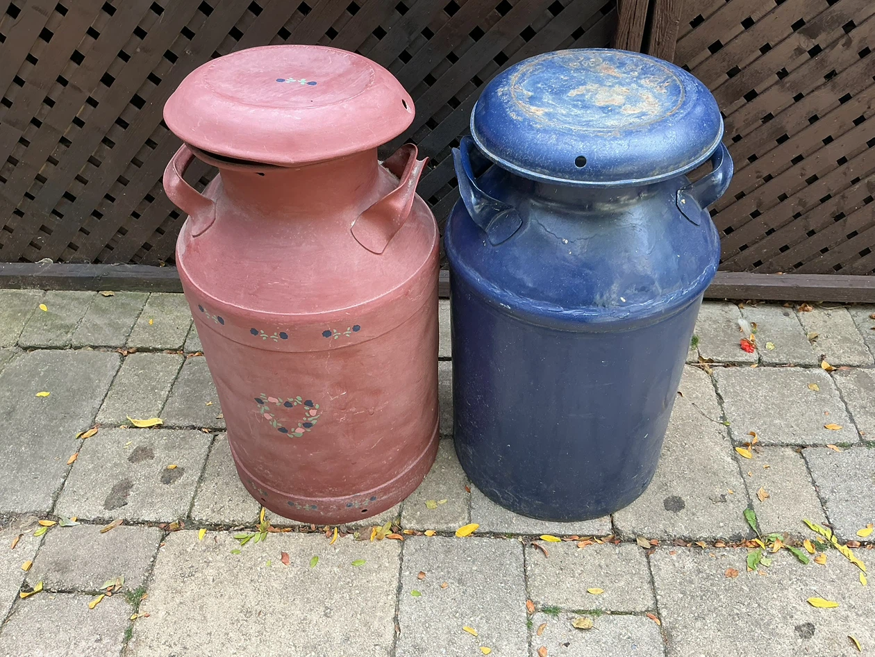 Two Antique Colored Dairy Milk Cream Cans ! - photo 4