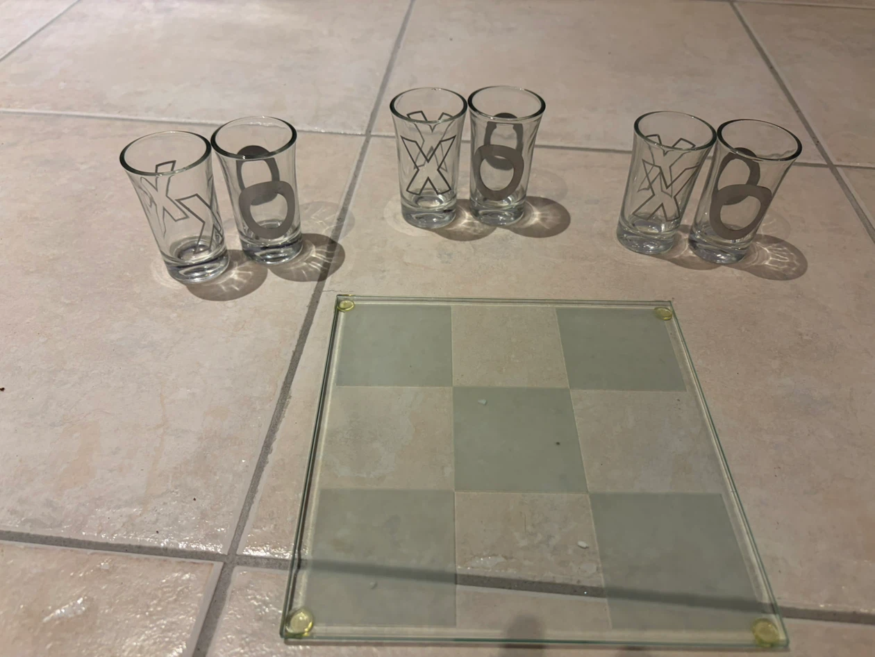 Tic-Tac-Toe Shot Glass Drinking Game 🏈 - photo 2