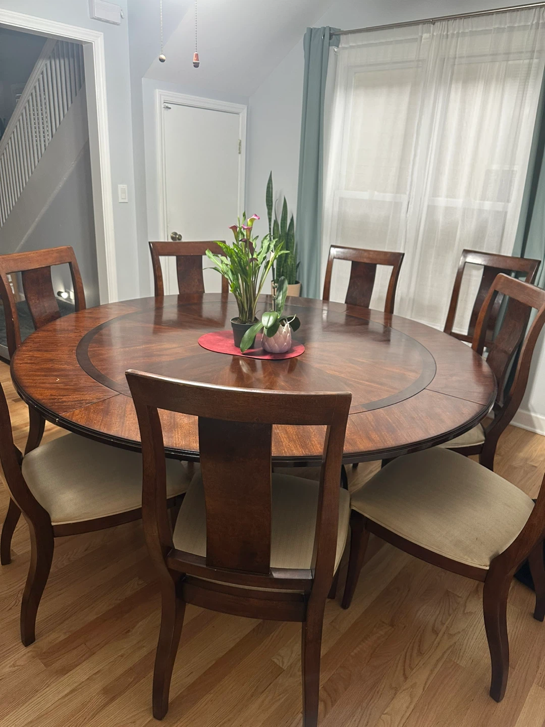 Large Round Dining Table Set with 8 Chairs – Excellent Condition