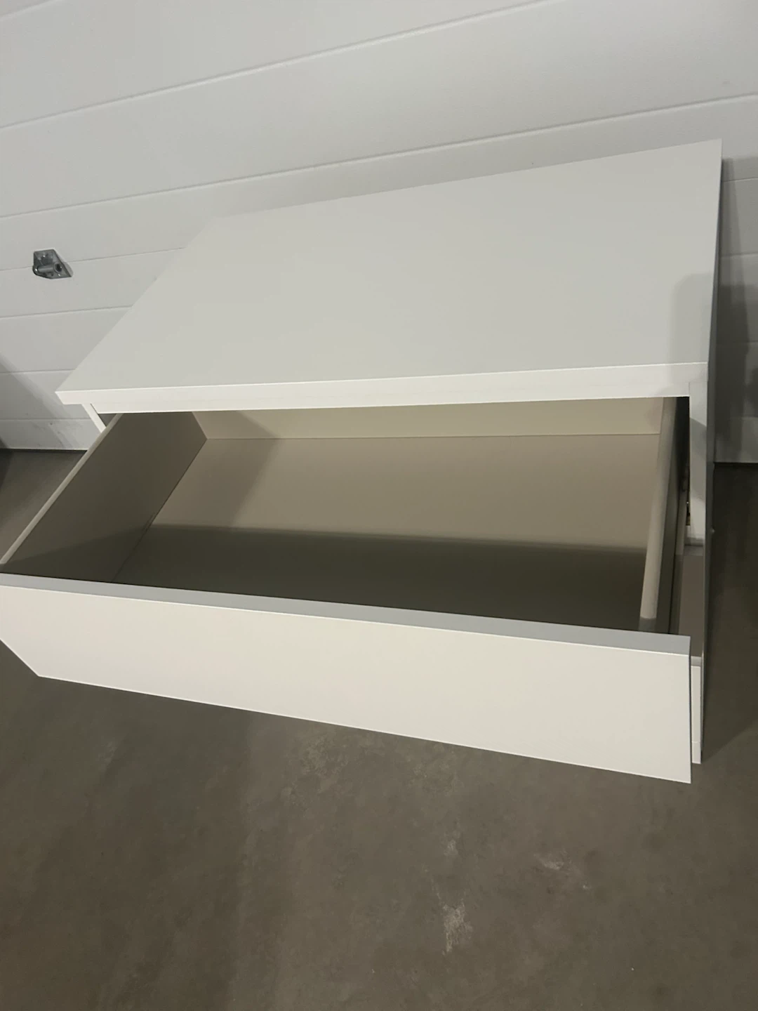 IKEA white dresser 3 drawers - photo 2