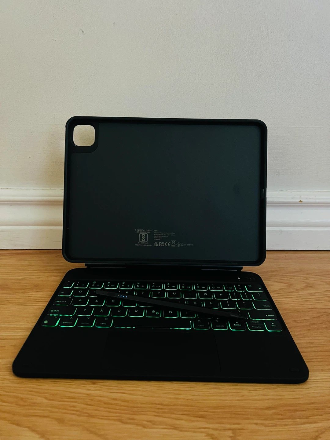 ESR Keyboard Case for iPad