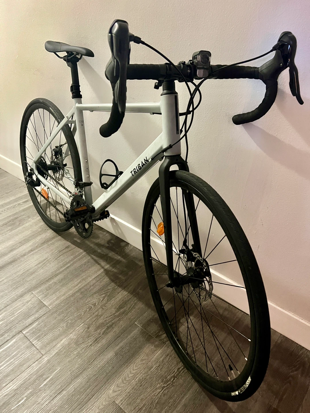 Triban RC120 Disc Road Bike – Excellent Condition