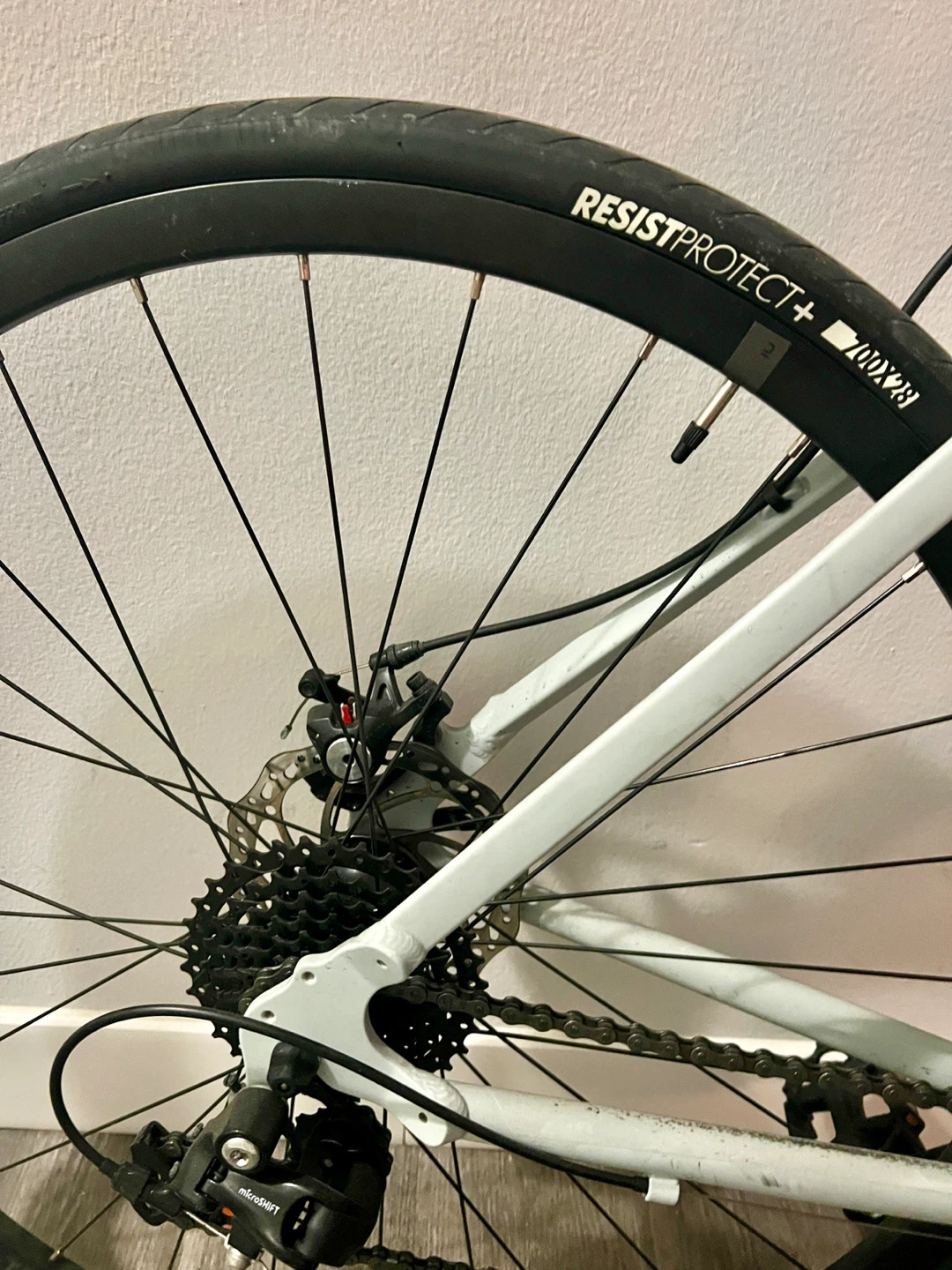 Triban RC120 Disc Road Bike – Excellent Condition - photo 4