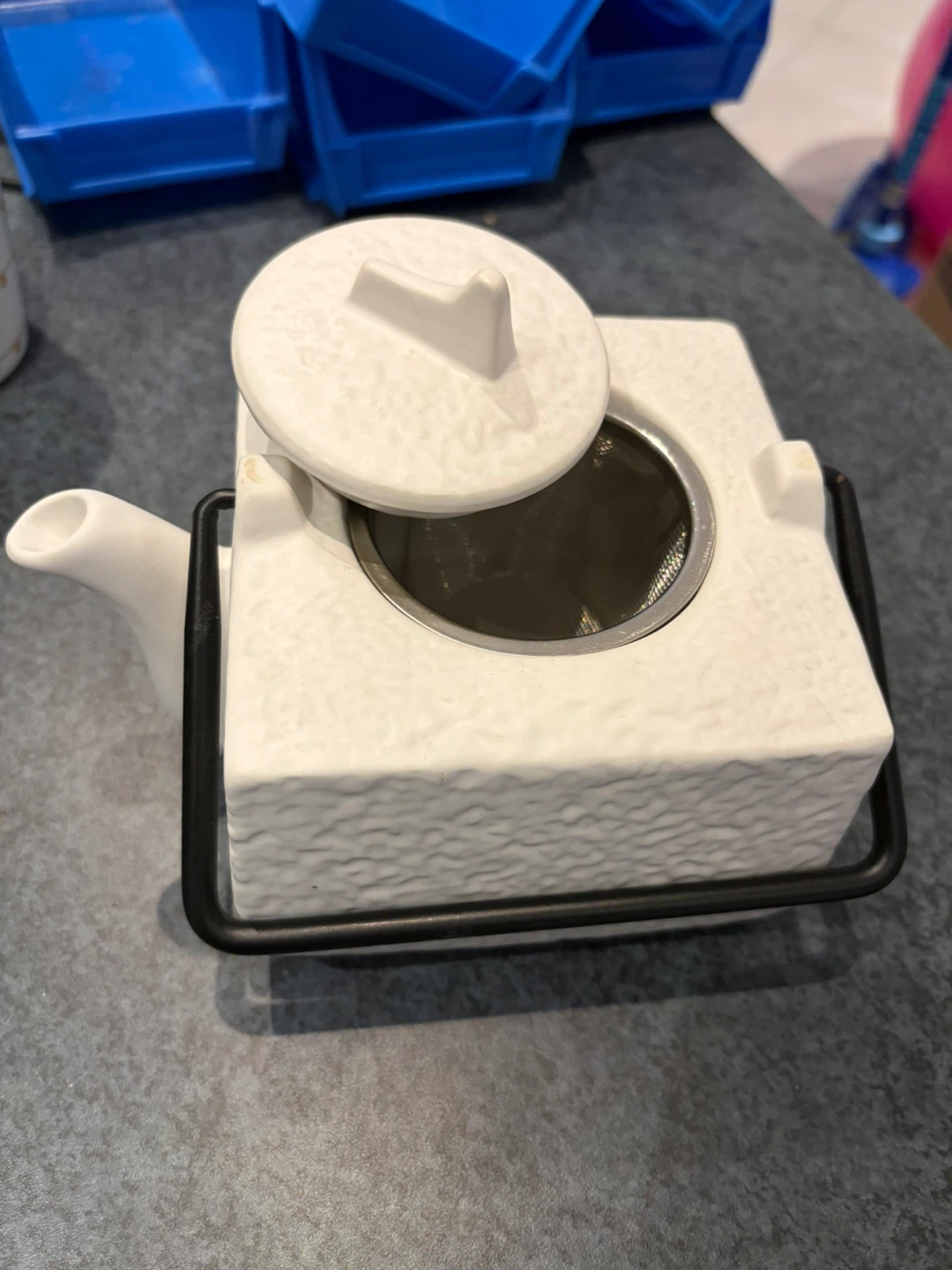 Square white ceramic teapot with strainer 🏈 - photo 2