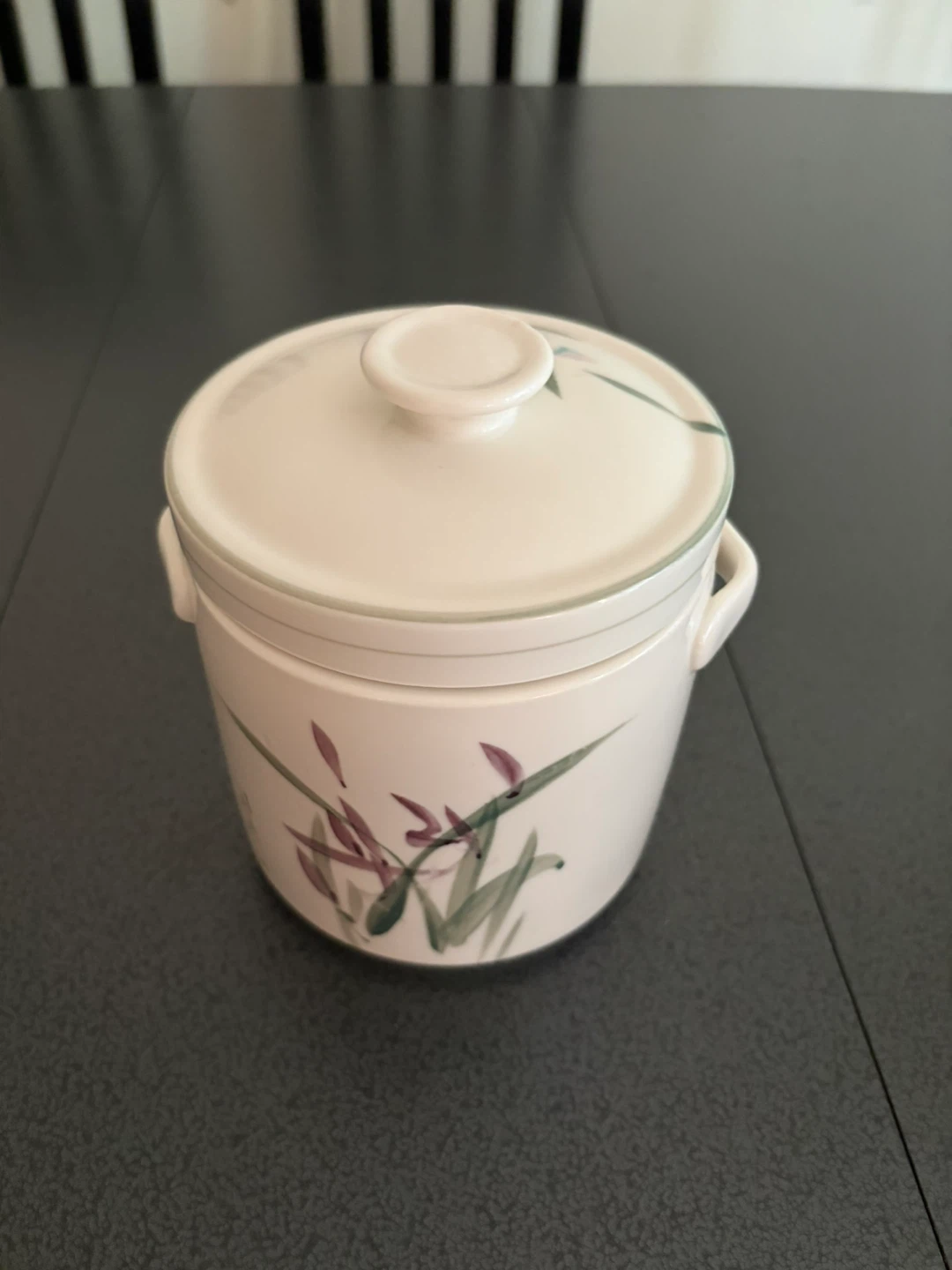 Ceramic Jar with Floral Pattern 🏈