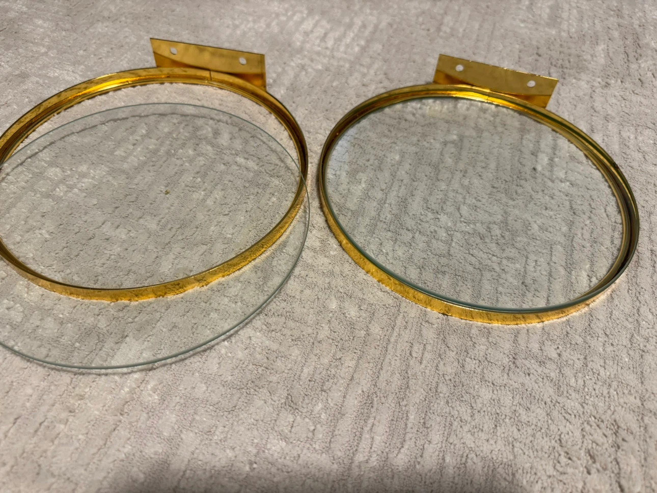 Set of 2 Gold Wall-Mounted Glass Shelves - photo 2